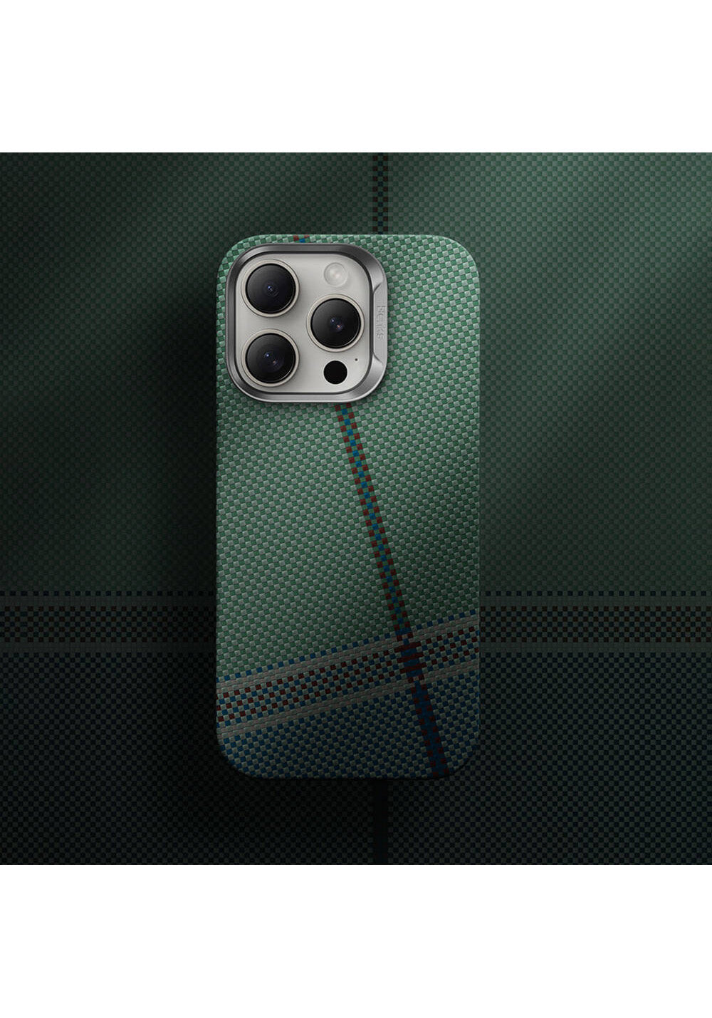 Apple iPhone 16 Pro Max Kılıf Manyetik Şarj Uyumlu Karbon Fiber Tasarımlı Benks Passion Green ArmorAir Kevlar Kapak