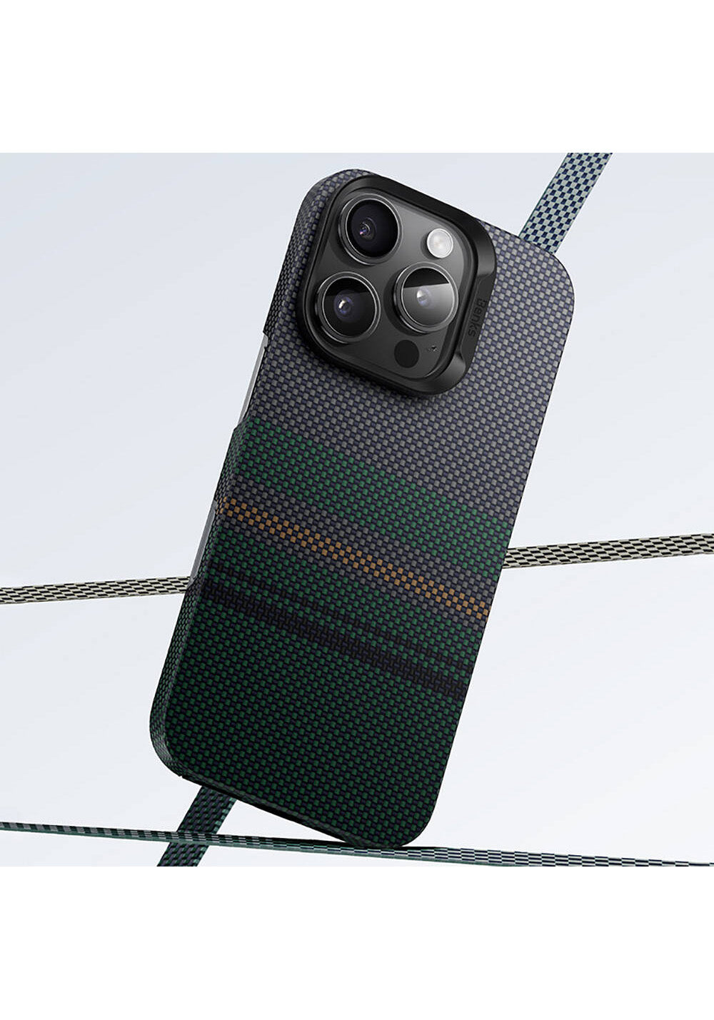Apple iPhone 16 Pro Kılıf Manyetik Şarj Uyumlu Karbon Fiber Tasarımlı Benks Aurora ArmorAir Kevlar Kapak