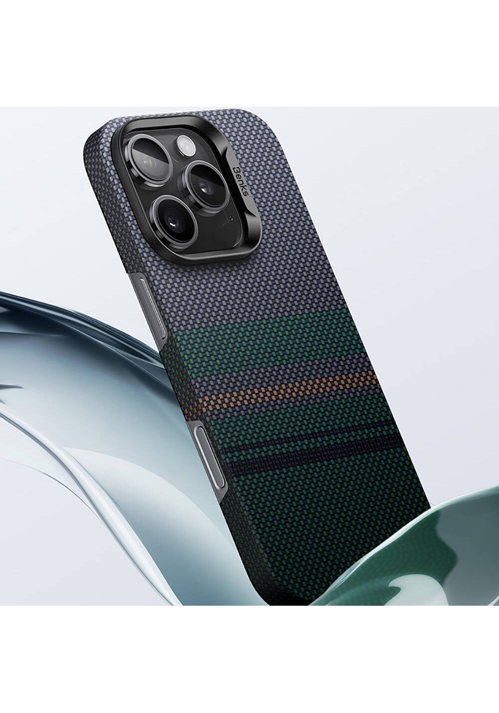 Apple iPhone 16 Pro Max Kılıf Manyetik Şarj Uyumlu Karbon Fiber Tasarımlı Benks Aurora ArmorAir Kevlar Kapak