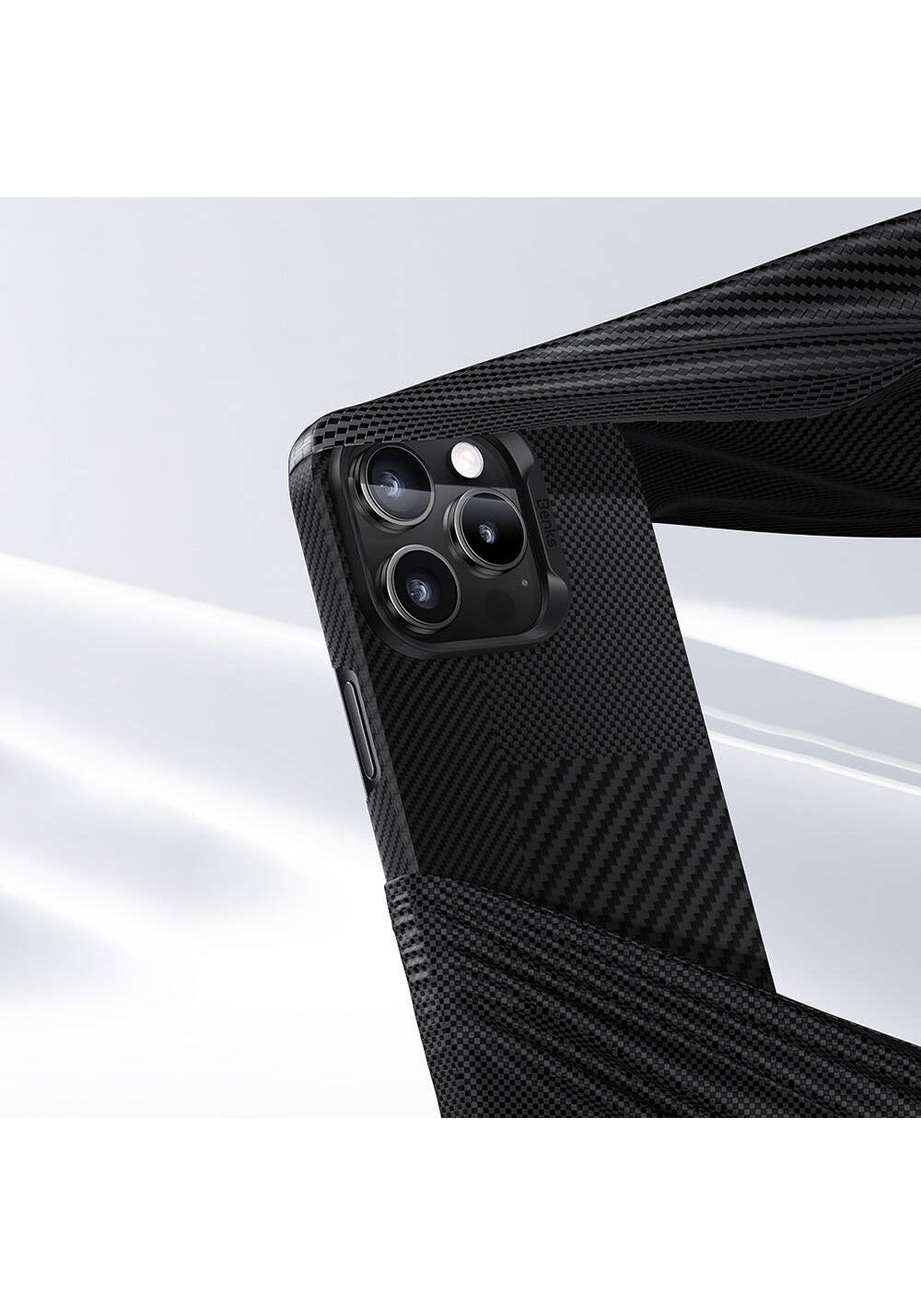 Apple iPhone 16 Pro Max Kılıf Manyetik Şarj Uyumlu Karbon Fiber Benks Montage ArmorAir Kevlar Kapak