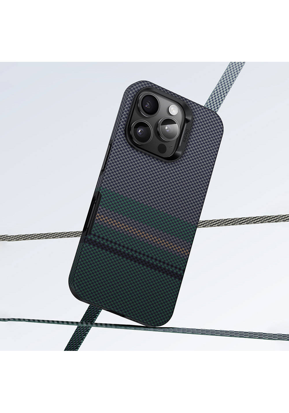 Apple iPhone 16 Pro Max Kılıf Manyetik Şarj Uyumlu Karbon Fiber Tasarımlı Benks Aurora ArmorPro Kevlar Kapak