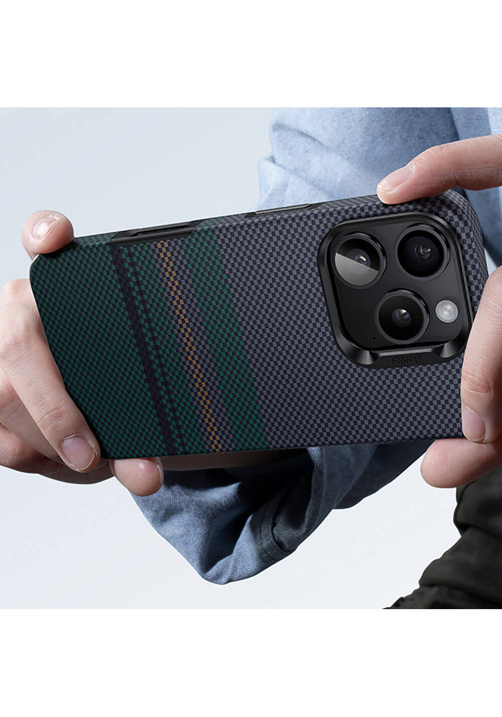 Apple iPhone 16 Pro Max Kılıf Manyetik Şarj Uyumlu Karbon Fiber Tasarımlı Benks Aurora ArmorPro Kevlar Kapak