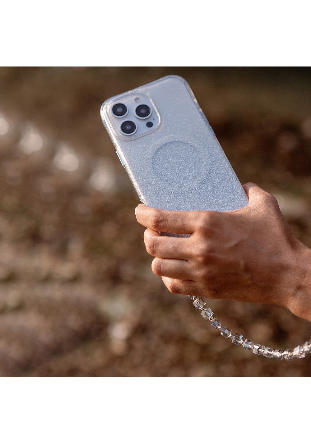 Apple iPhone 16 Pro Kılıf Manyetik Şarj Uyumlu Simli Arka Yüzey Askı Aparatlı Coehl Lumino Kapak