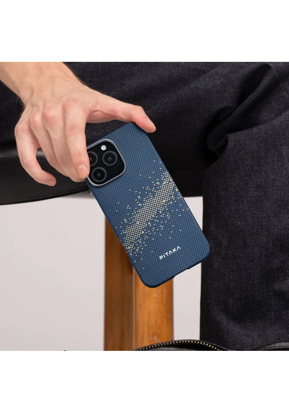 Apple iPhone 16 Plus Kılıf Manyetik Şarj Uyumlu Aramid Karbon Fiber Pitaka Tactile Woven Starpeak Serisi Over The Horizon Kapak