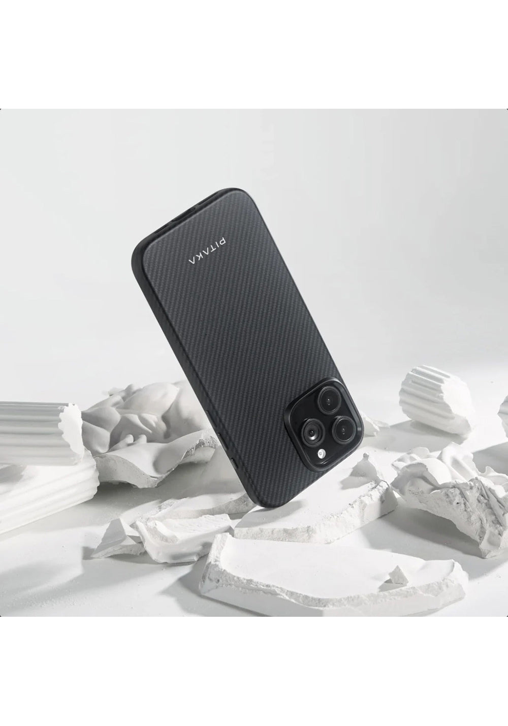 Apple iPhone 16 Pro Max Kılıf Manyetik Şarj Uyumlu Aramid Karbon Fiber Pitaka Military-Grade Classic Serisi Black-Grey Twill Kapak