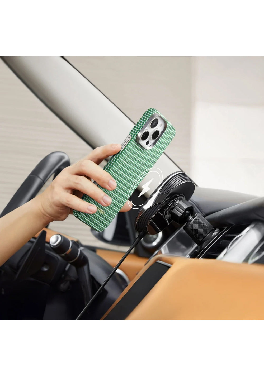 Apple iPhone 16 Pro Max Kılıf Manyetik Şarj Uyumlu Aramid Karbon Fiber Pitaka Ultra-Slim Classic Serisi Forest Green Kapak