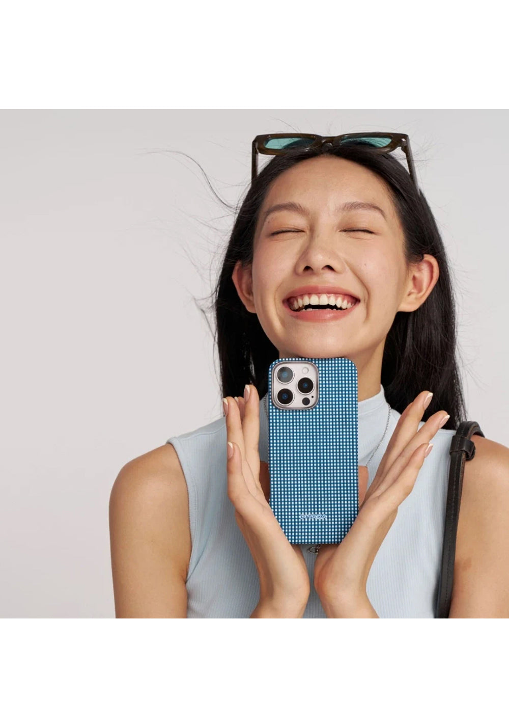 Apple iPhone 16 Pro Max Kılıf Manyetik Şarj Uyumlu Aramid Karbon Fiber Pitaka Ultra-Slim Classic Serisi Ocean Blue Kapak