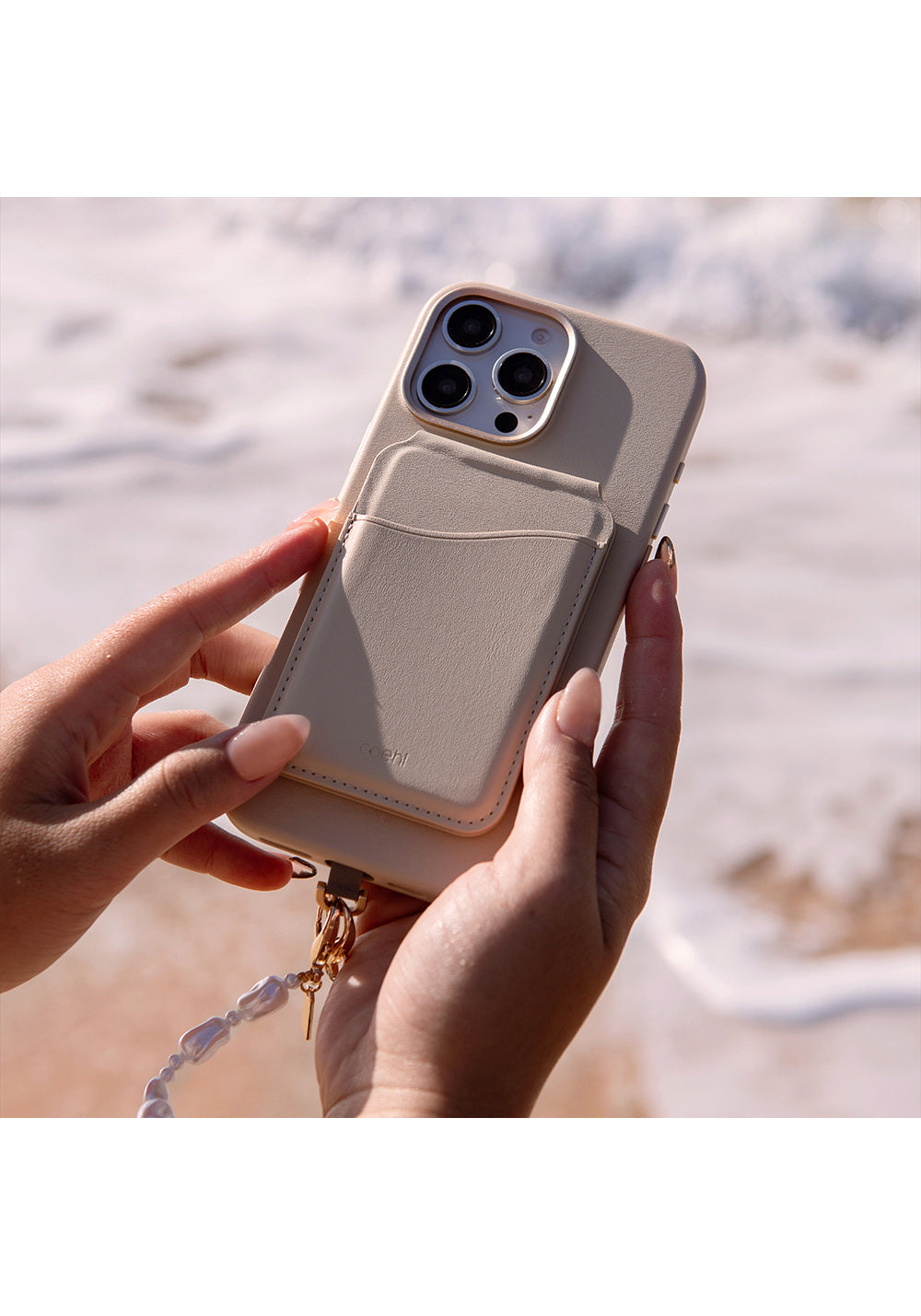 Apple iPhone 16 Pro Kılıf Manyetik Şarj Uyumlu Soft Arka Yüzey Askı İpli Coehl Muse Kapak