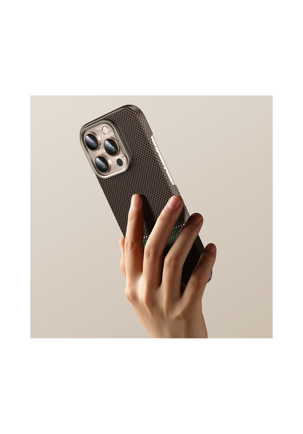 Apple iPhone 16 Pro Kılıf Manyetik Şarj Uyumlu Karbon Fiber Tasarımlı Benks Prestige ArmorAir Kevlar Kapak