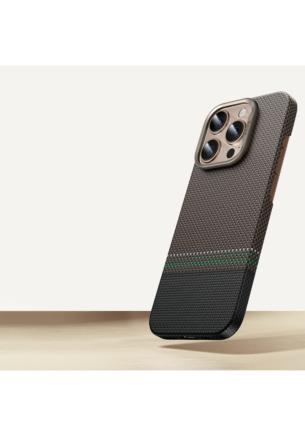Apple iPhone 16 Pro Kılıf Manyetik Şarj Uyumlu Karbon Fiber Tasarımlı Benks Prestige ArmorAir Kevlar Kapak