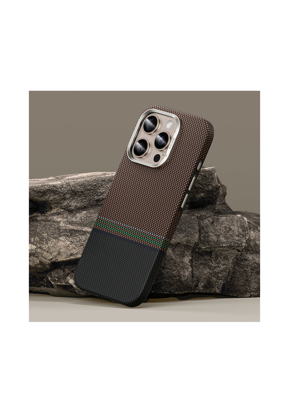 Apple iPhone 16 Pro Kılıf Manyetik Şarj Uyumlu Karbon Fiber Tasarımlı Benks Prestige ArmorPro Kevlar Kapak