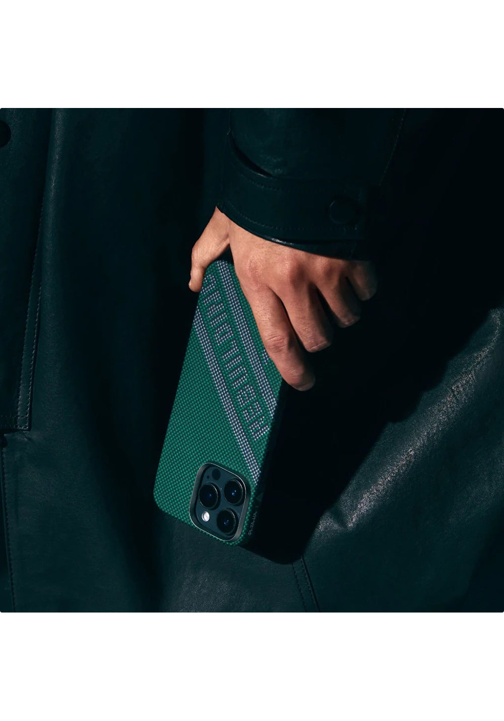Apple iPhone 16 Pro Max Kılıf Manyetik Şarj Uyumlu Aramid Karbon Fiber Re-TROS Tasarımlı Pitaka Tactile Woven Rebuilding Serisi Kapak