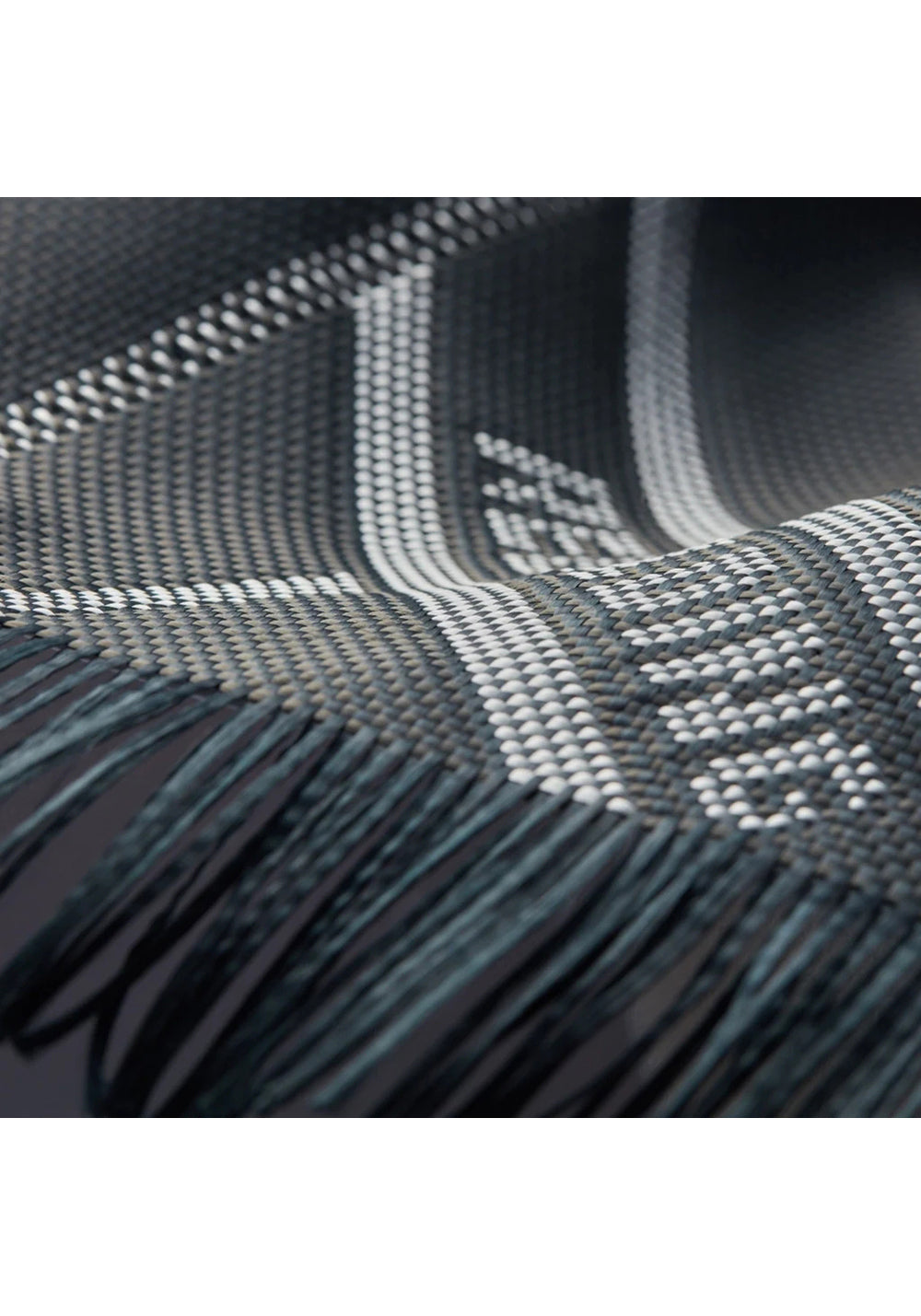 Apple iPhone 16 Pro Max Kılıf Manyetik Şarj Uyumlu Aramid Karbon Fiber Re-TROS Tasarımlı Pitaka Tactile Woven Rebuilding Serisi Kapak