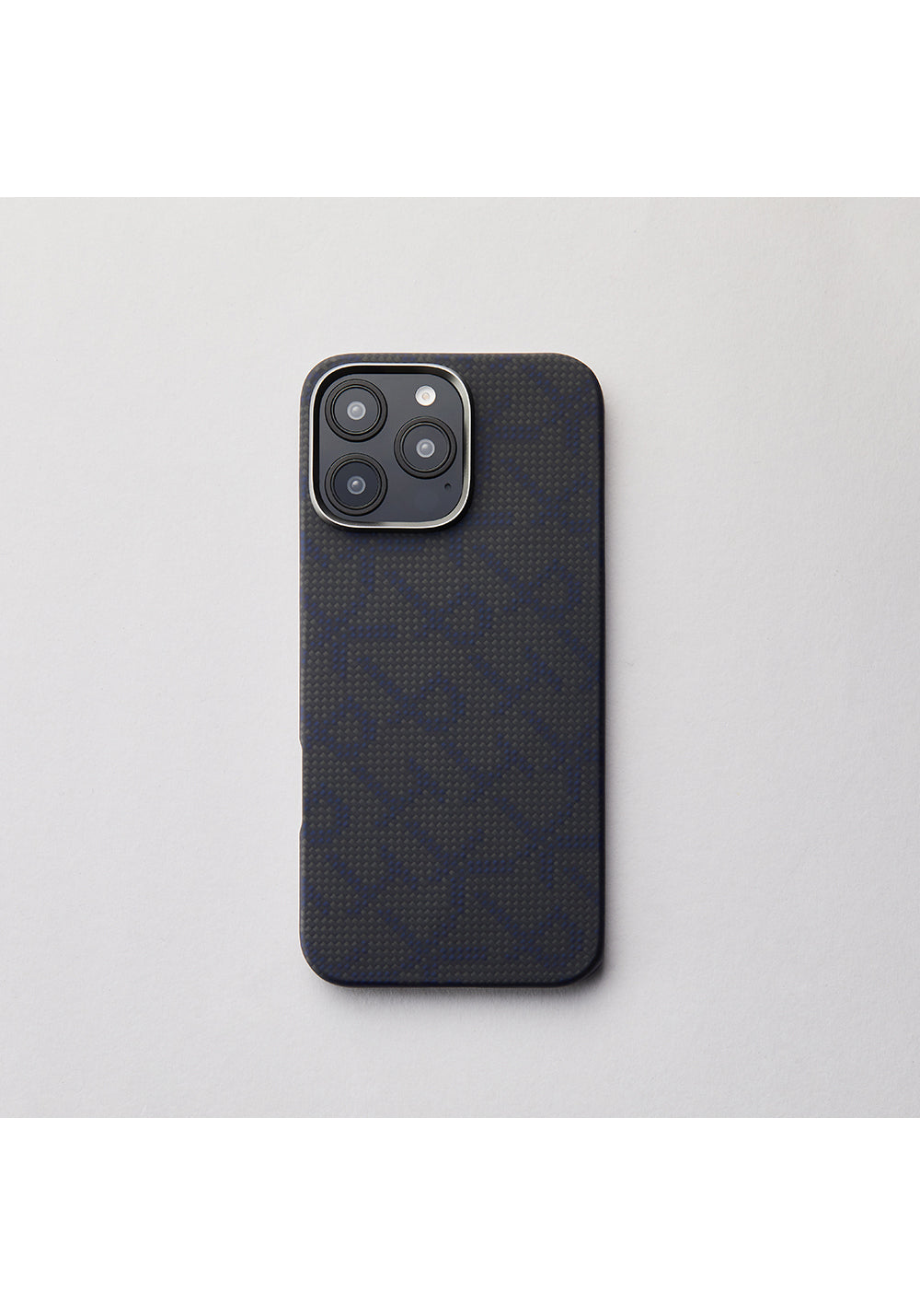 Apple iPhone 16 Pro Max Kılıf Manyetik Şarj Uyumlu Aramid Karbon Fiber Pitaka Tactile Woven Monogram Serisi Kapak