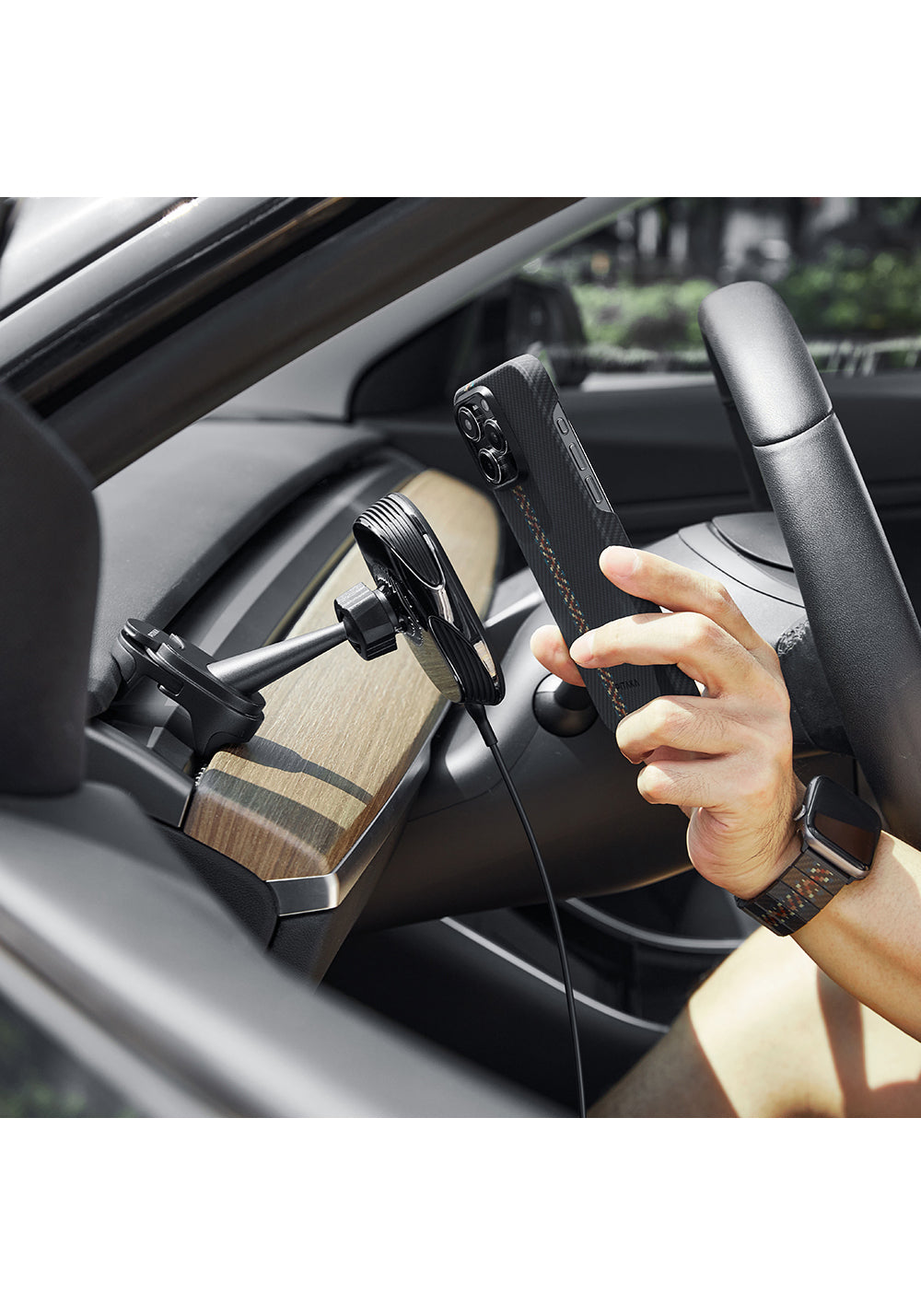 Pitaka MagEZ Pro 2 Manyetik Şarj Uyumlu Qi2 Tesla Model Y ve Model 3 Uyumlu Aramid Fiber Araç Telefon Tutucu