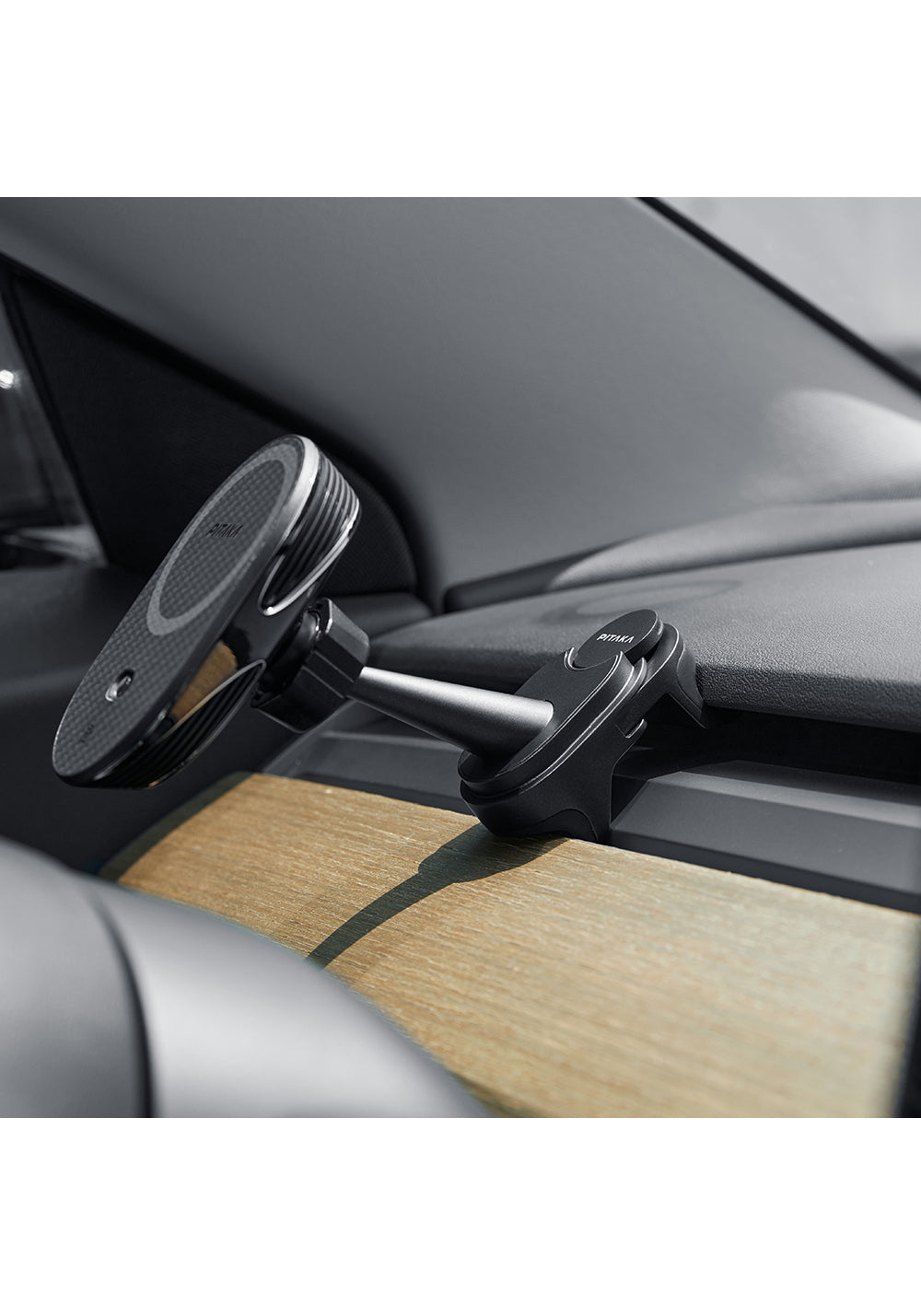 Pitaka MagEZ Pro 2 Manyetik Şarj Uyumlu Qi2 Tesla Model Y ve Model 3 Uyumlu Aramid Fiber Araç Telefon Tutucu