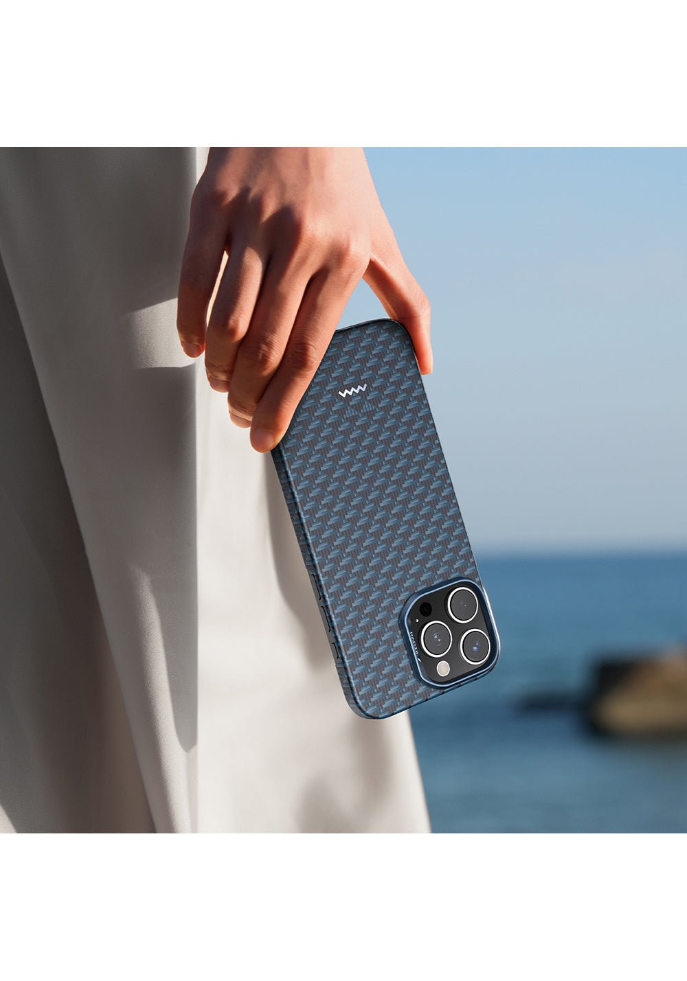 Apple iPhone 16 Pro Kılıf Manyetik Şarj Uyumlu Raptic Aramid Skin Origin Serisi Karbon Kapak