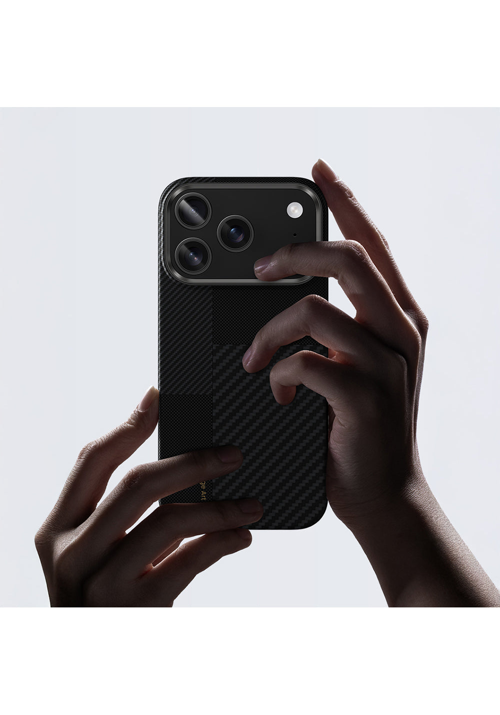 Apple iPhone 17 Pro Kılıf Manyetik Şarj Uyumlu Karbon Fiber Benks Montage ArmorAir Kevlar Kapak