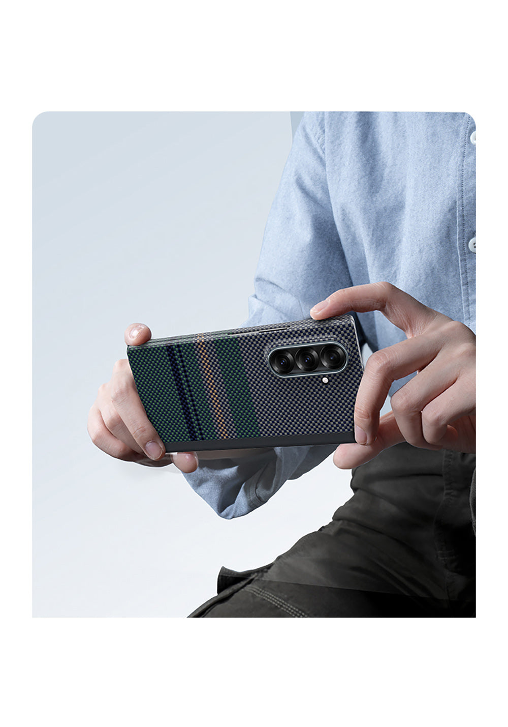 Galaxy Z Fold 7 Kılıf Manyetik Şarj Uyumlu Karbon Fiber Tasarımlı Benks Aurora ArmorAir Kevlar Kapak