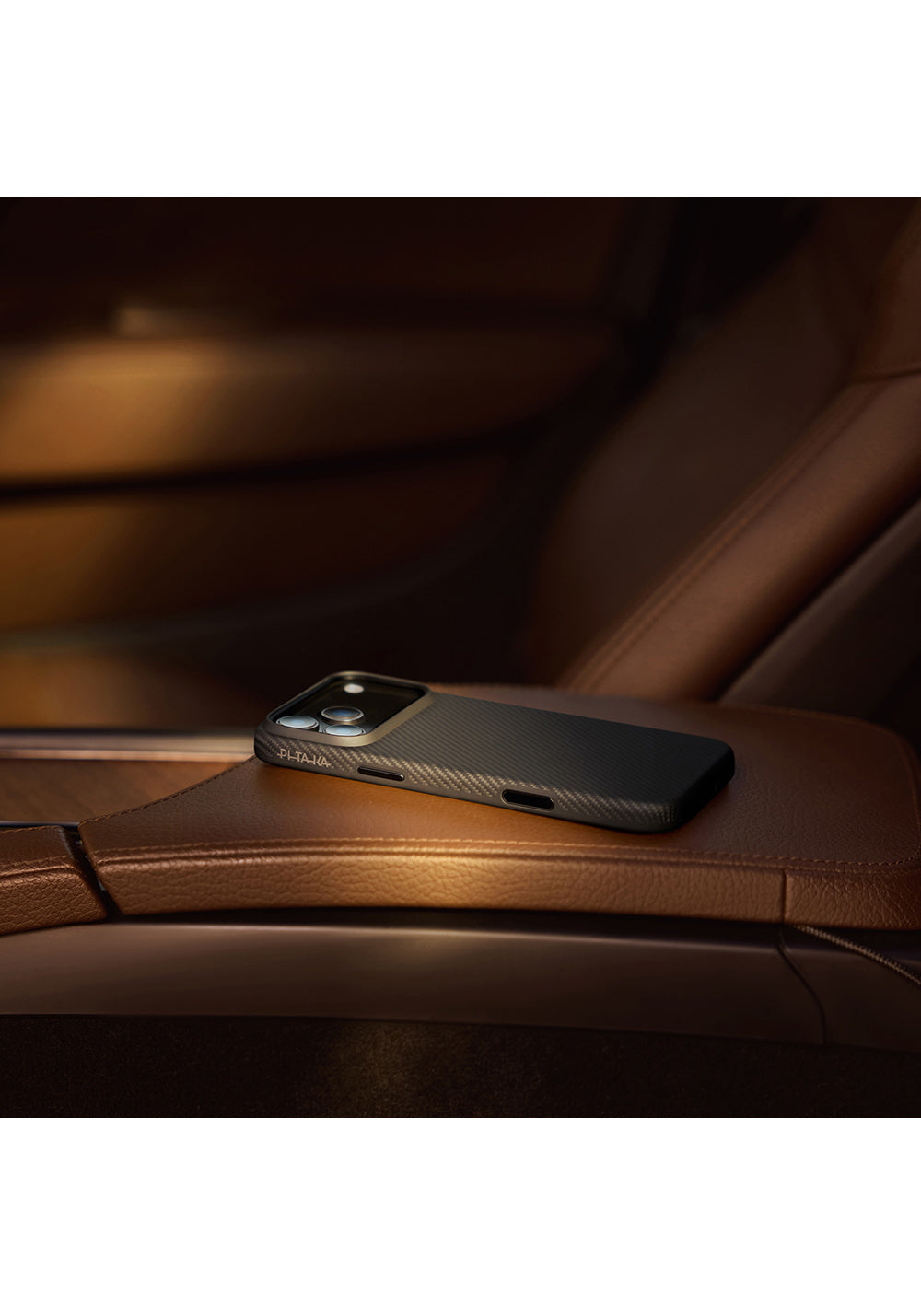 Apple iPhone 17 Pro Max Kılıf Manyetik Şarj Uyumlu 1500D Aramid Karbon Fiber Pitaka Military-Grade Classic Serisi Black-Grey Twill Kapak