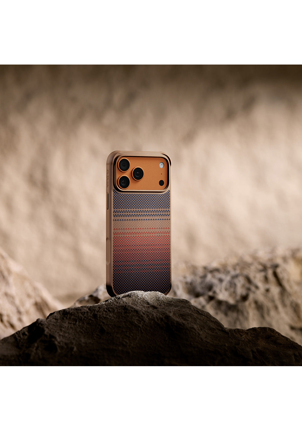 Apple iPhone 17 Pro Kılıf Manyetik Şarj Uyumlu Pitaka Tactile Woven Sunset-Moonrise Aramid Pro Guard Serisi Karbon Kapak