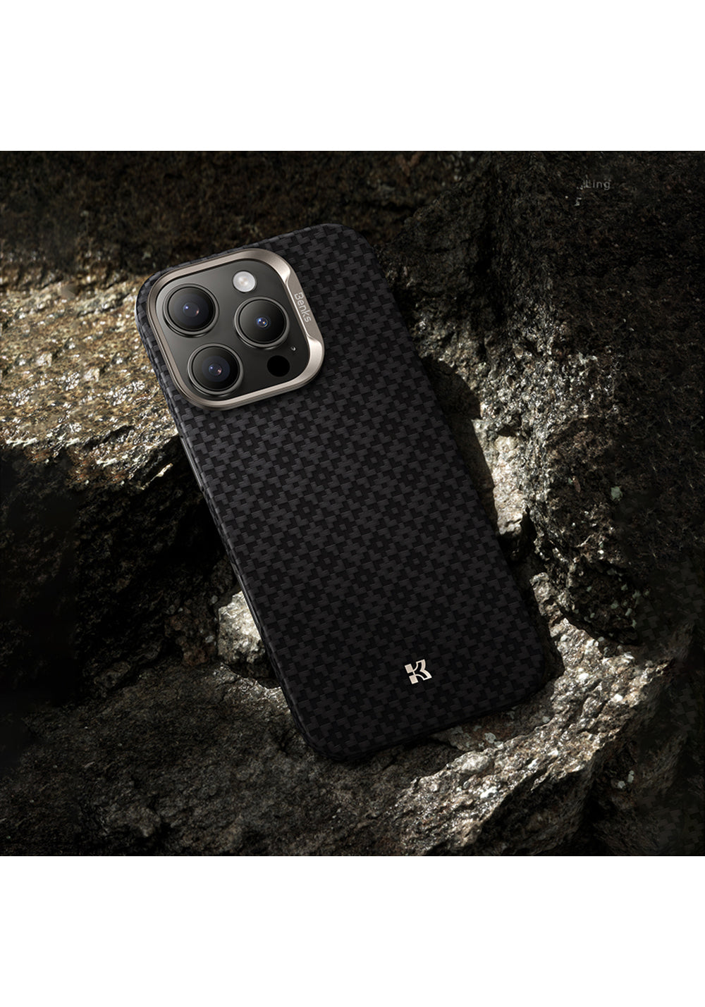 Apple iPhone 16 Pro Max Kılıf M-Safe Şarj Özellikli Benks ArmorAir ArmorGrid Serisi Kevlar Karbon Kapak