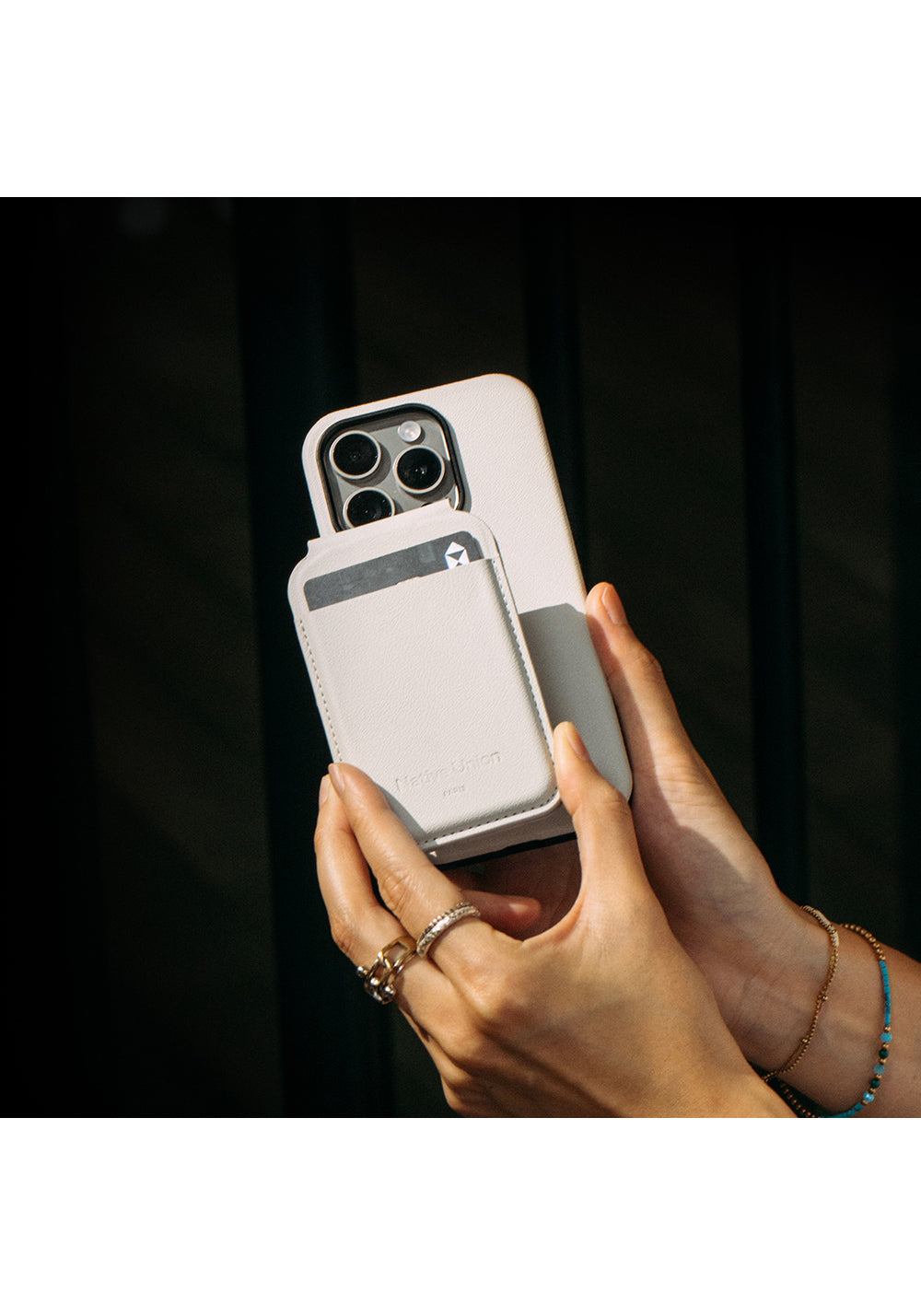 Apple iPhone 16 Pro Max Kılıf Manyetik Şarj Uyumlu Deri Görünümlü Native Union 2024 Active Serisi Kapak