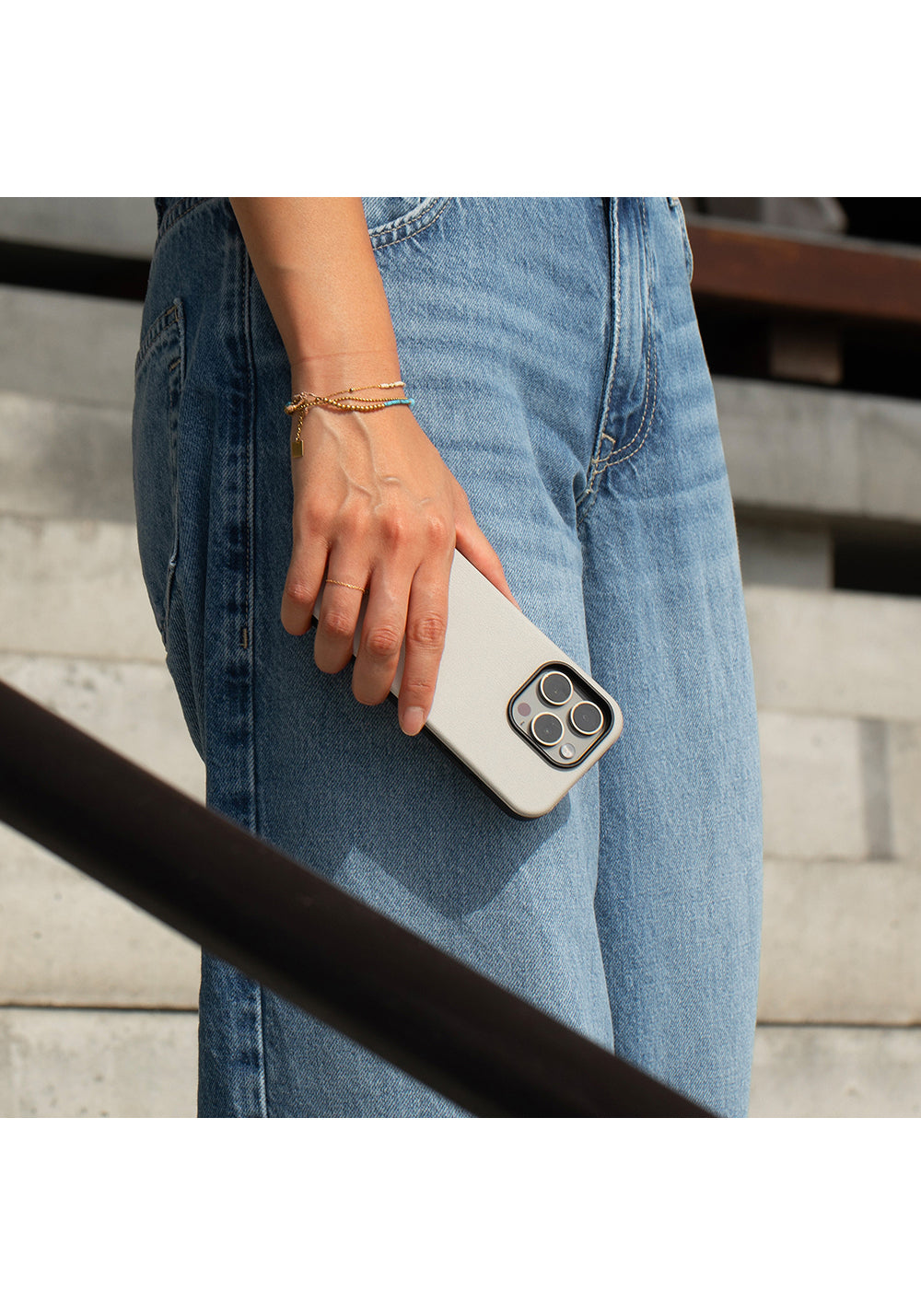 Apple iPhone 16 Pro Max Kılıf Manyetik Şarj Uyumlu Deri Görünümlü Native Union 2024 Active Serisi Kapak