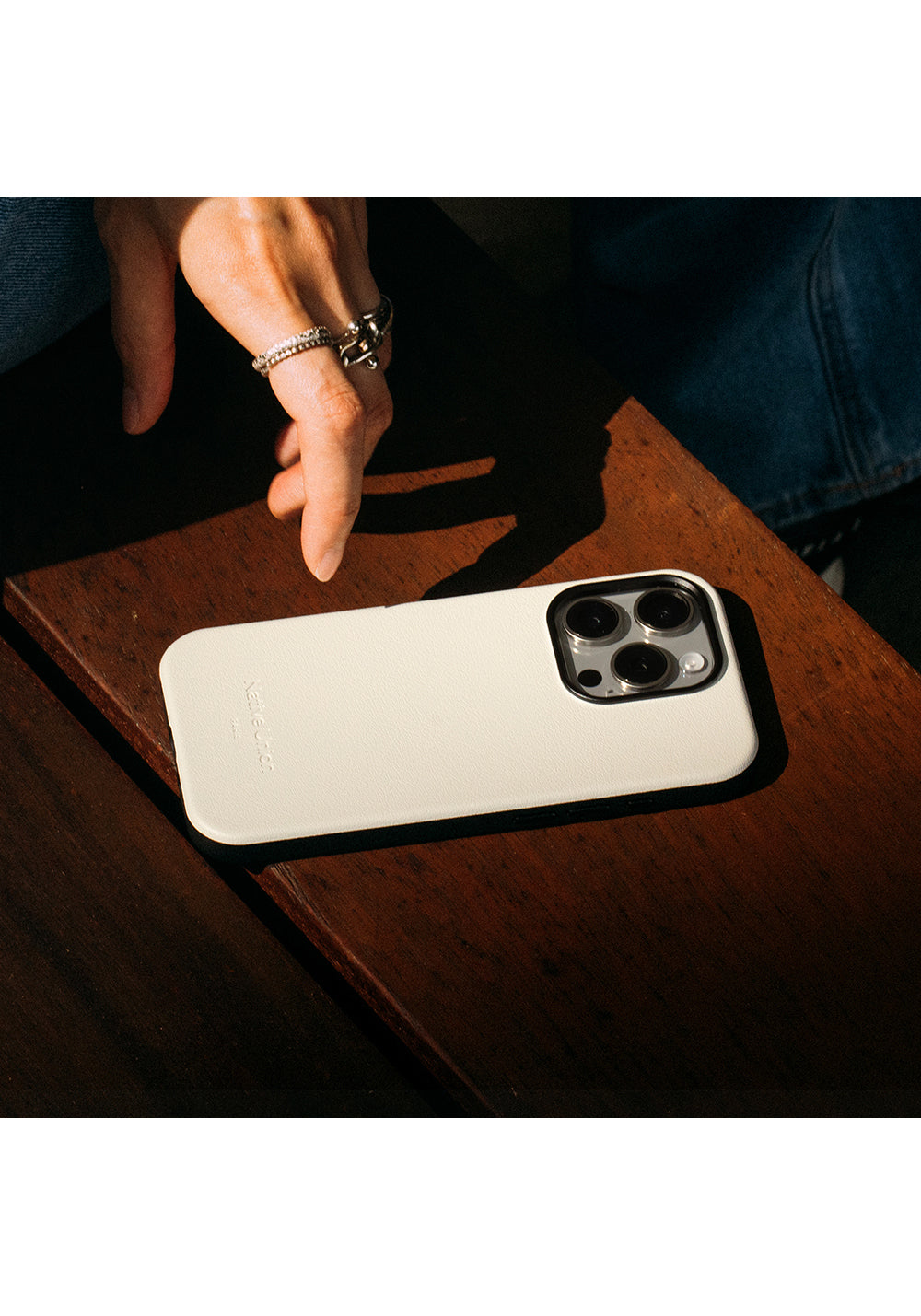 Apple iPhone 16 Pro Max Kılıf Manyetik Şarj Uyumlu Deri Görünümlü Native Union 2024 Active Serisi Kapak