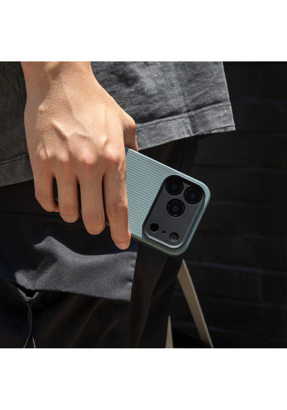 Apple iPhone 17 Pro Kılıf Manyetik Şarj Uyumlu Deri Dokulu Native Union 2025 Active Serisi Kapak