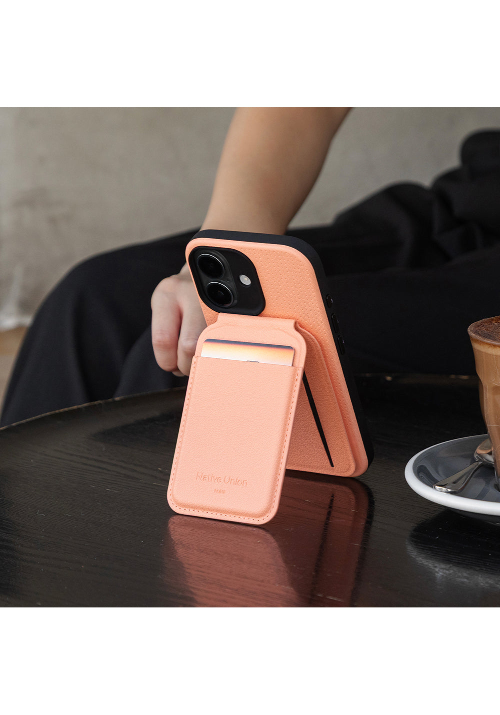Apple iPhone 17 Pro Max Kılıf Manyetik Şarj Uyumlu Deri Dokulu Native Union 2025 Active Serisi Kapak