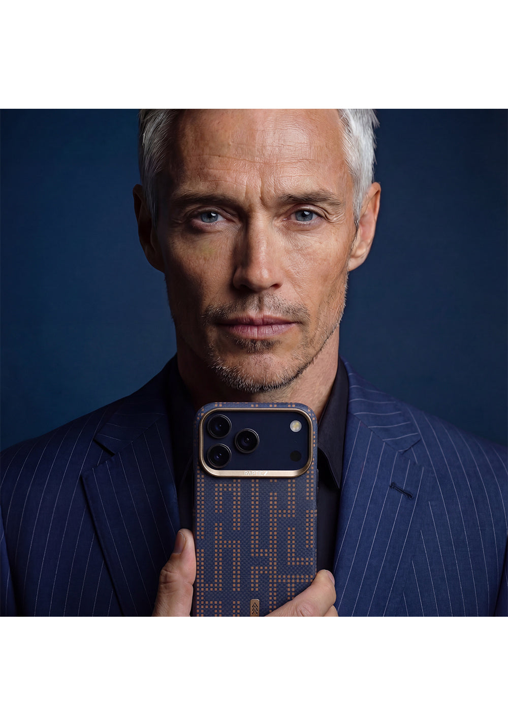 Apple iPhone 17 Pro Max Kılıf Manyetik Şarj Uyumlu Raptic Aramid Skin Serisi Karbon Kapak