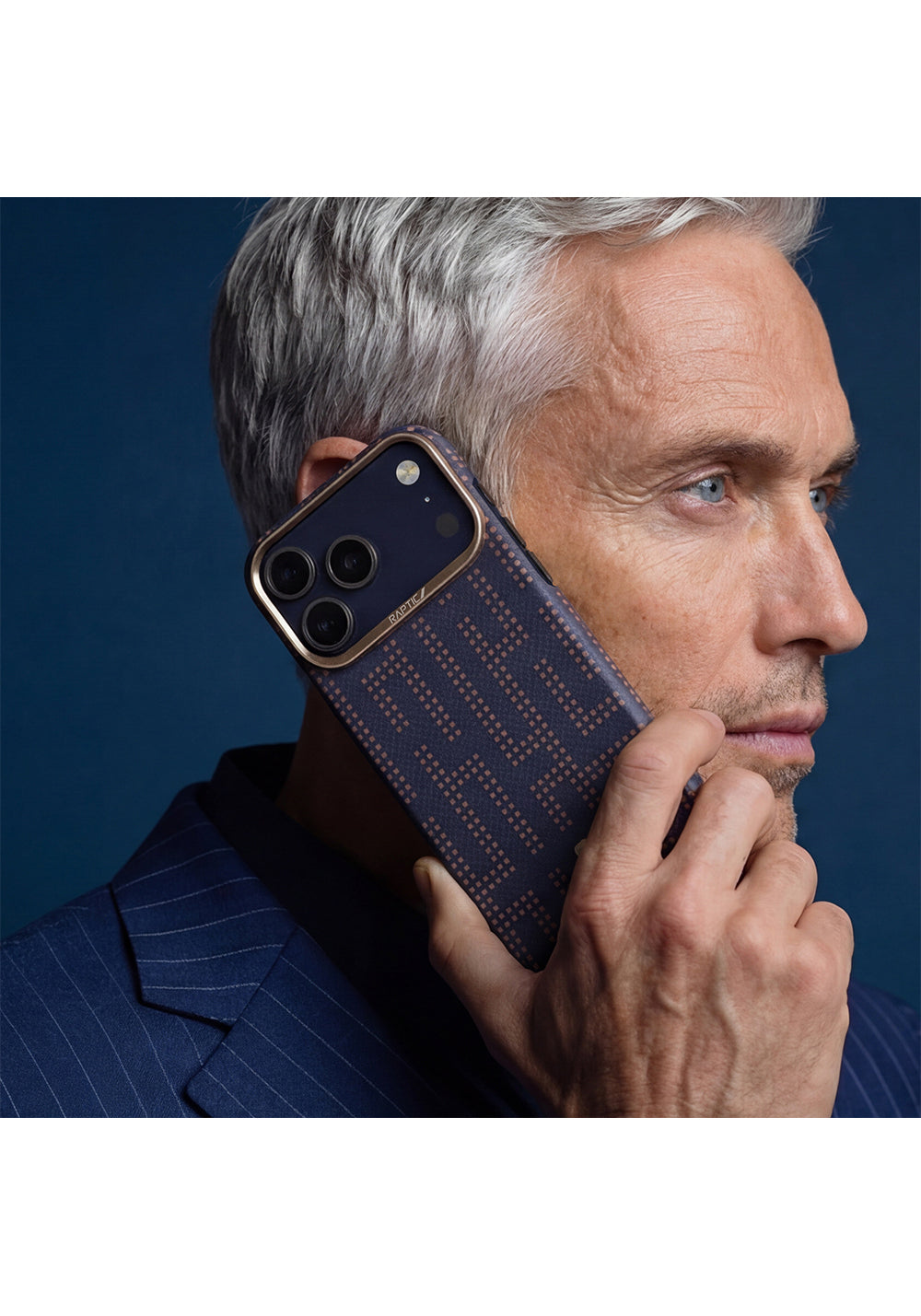 Apple iPhone 17 Pro Max Kılıf Manyetik Şarj Uyumlu Raptic Aramid Skin Serisi Karbon Kapak