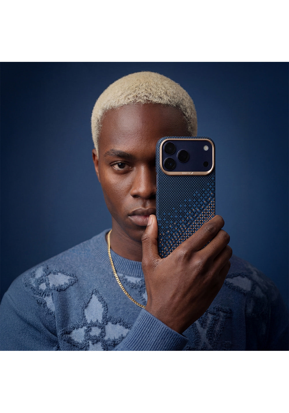 Apple iPhone 17 Pro Kılıf Manyetik Şarj Uyumlu Raptic Aramid Skin Serenity Serisi Karbon Kapak