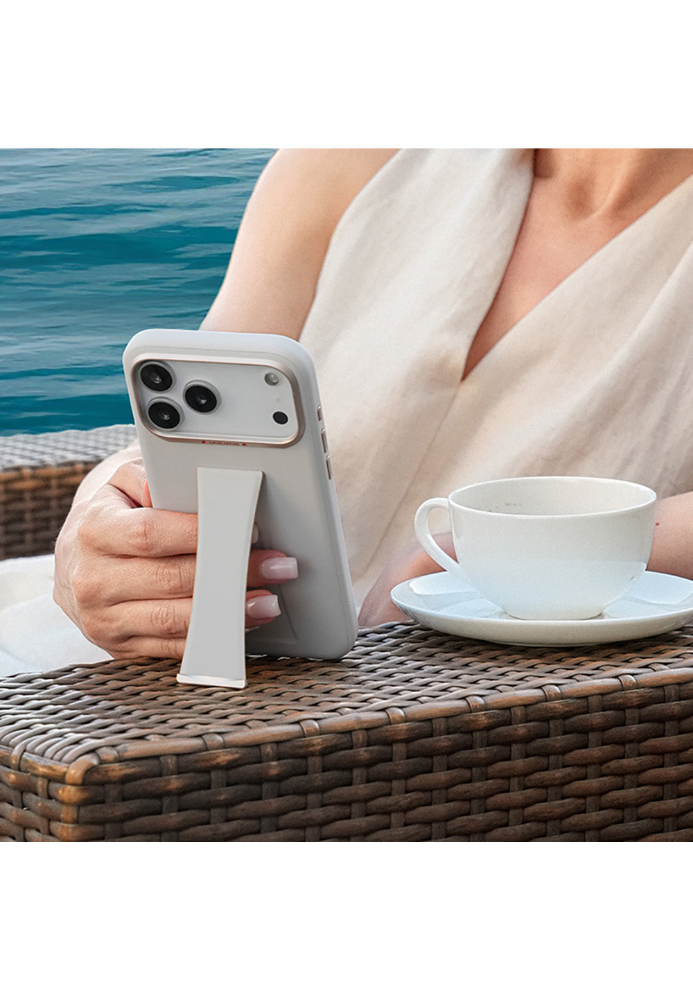 Apple iPhone 17 Pro Max Kılıf M-Safe Şarj Özellikli Standlı Udemos İndependence Serisi Kapak
