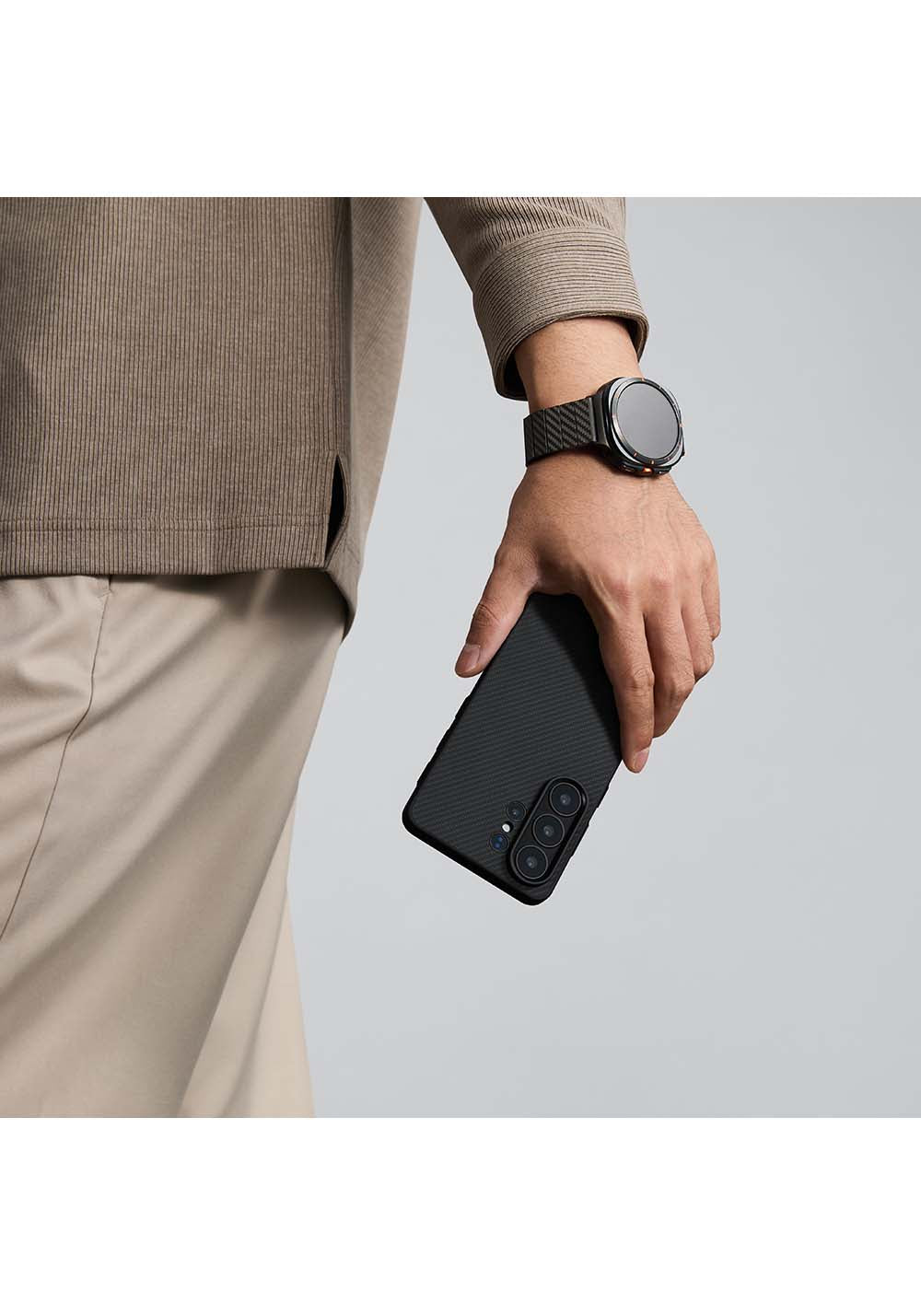 Galaxy S26 Ultra Kılıf Manyetik Şarj Uyumlu 600D Aramid Karbon Fiber Pitaka Cairn Serisi Black-Grey Twill Kapak