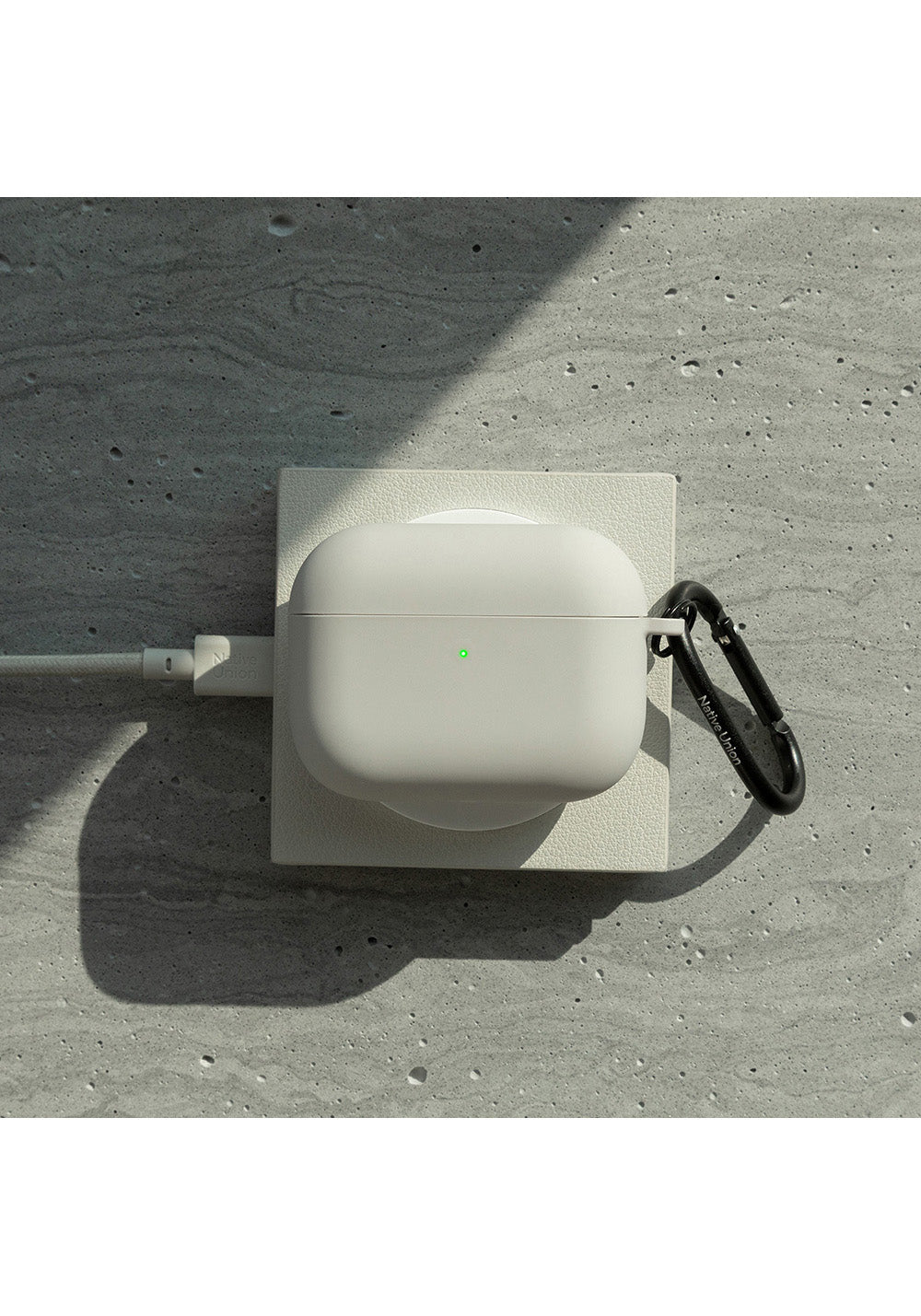 Apple AirPods Pro 3 Kılıf M-Safe Şarj Özellikli Native Union Active Serisi Kapak