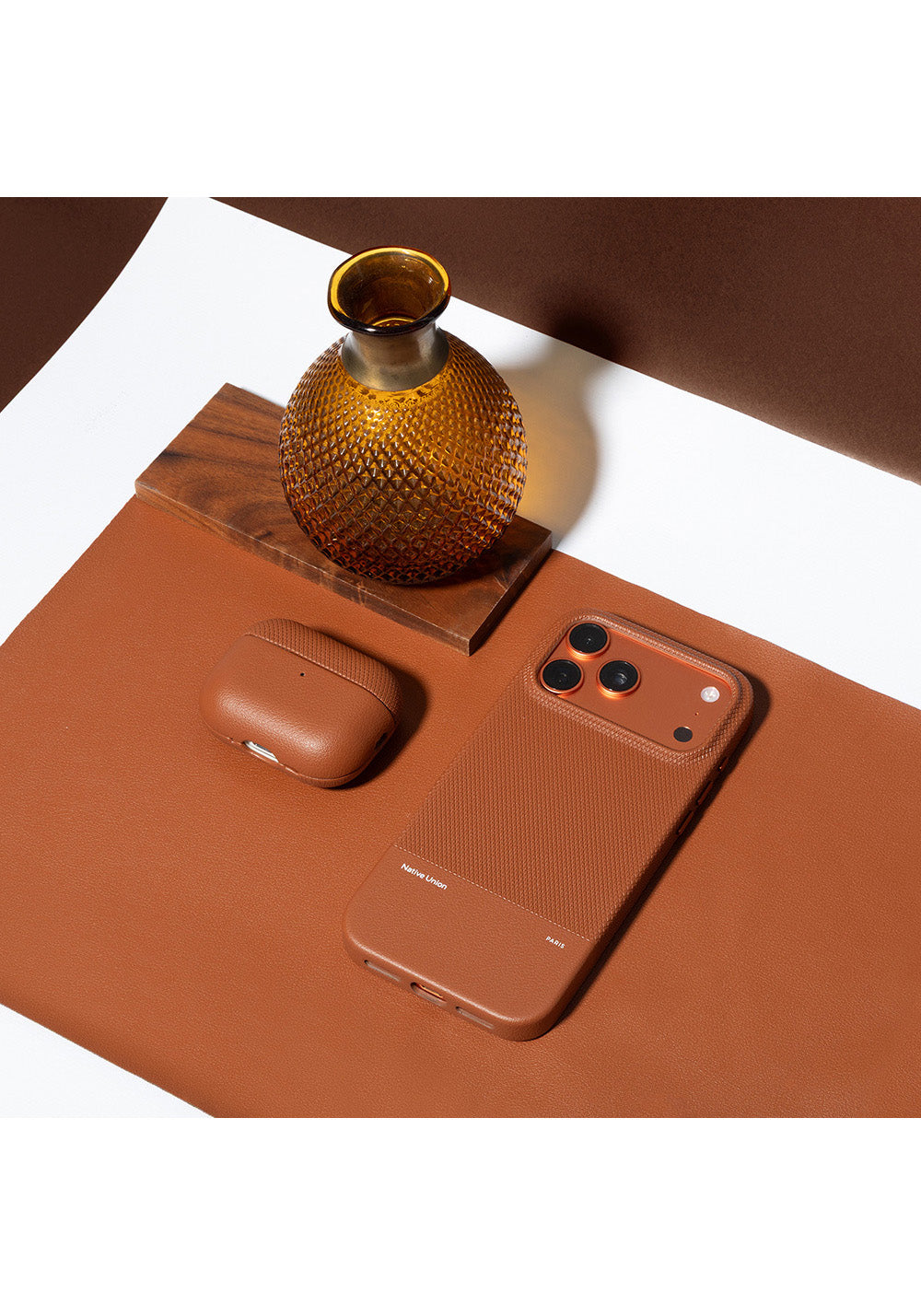 Apple iPhone 17 Pro Kılıf Manyetik Şarj Uyumlu Deri Dokulu Native Union RE Classic Serisi Kapak