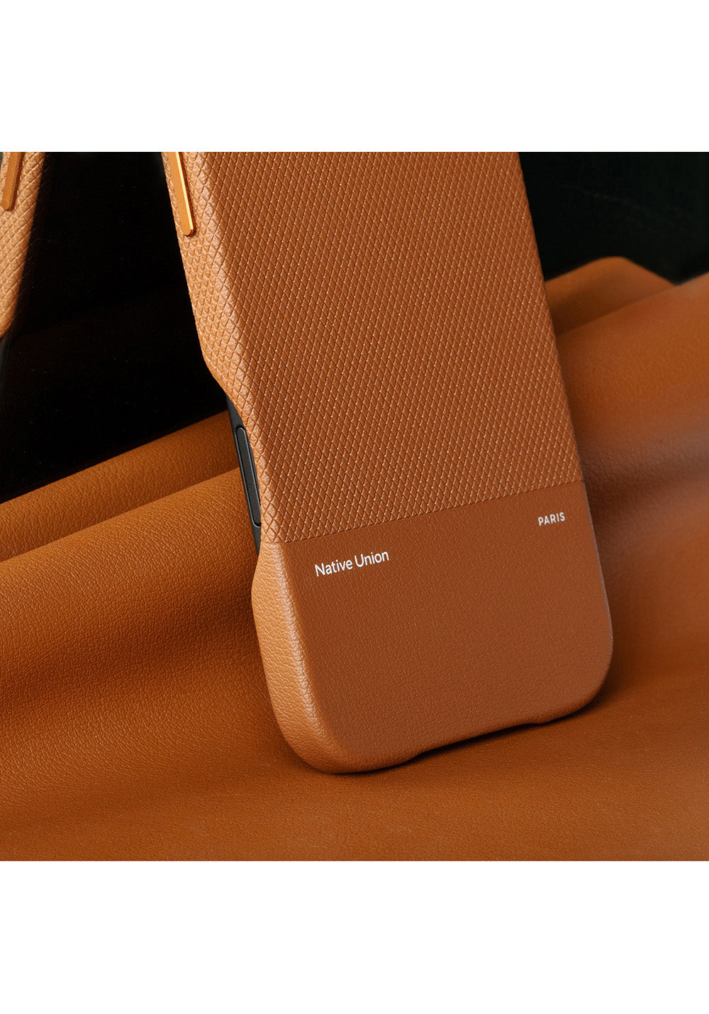 Apple iPhone 17 Pro Kılıf Manyetik Şarj Uyumlu Deri Dokulu Native Union RE Classic Serisi Kapak