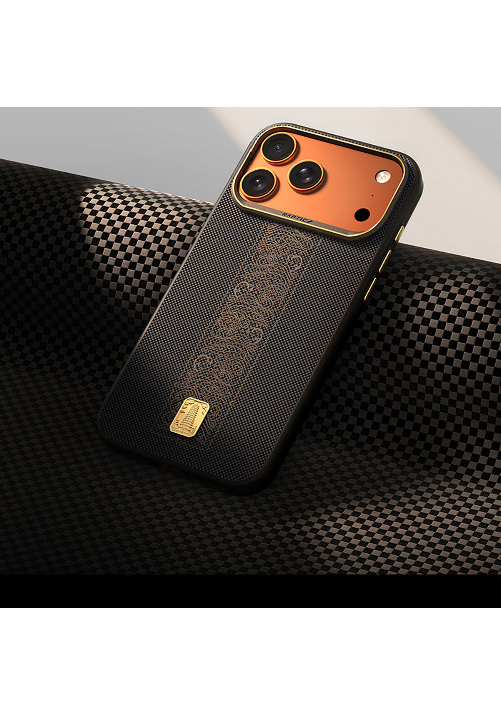 Apple iPhone 17 Pro Max Kılıf Manyetik Şarj Uyumlu Raptic Aramid Dual Rise Serisi 24 Ayar Altın Kaplamalı Karbon Kapak