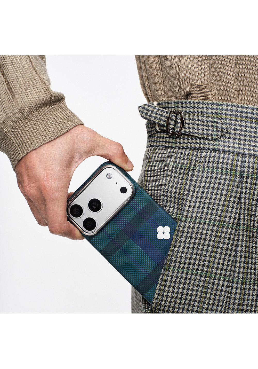 Apple iPhone 17 Pro Kılıf Manyetik Şarj Uyumlu Aramid Karbon Fiber Pitaka Flora in Grid Serisi Kapak