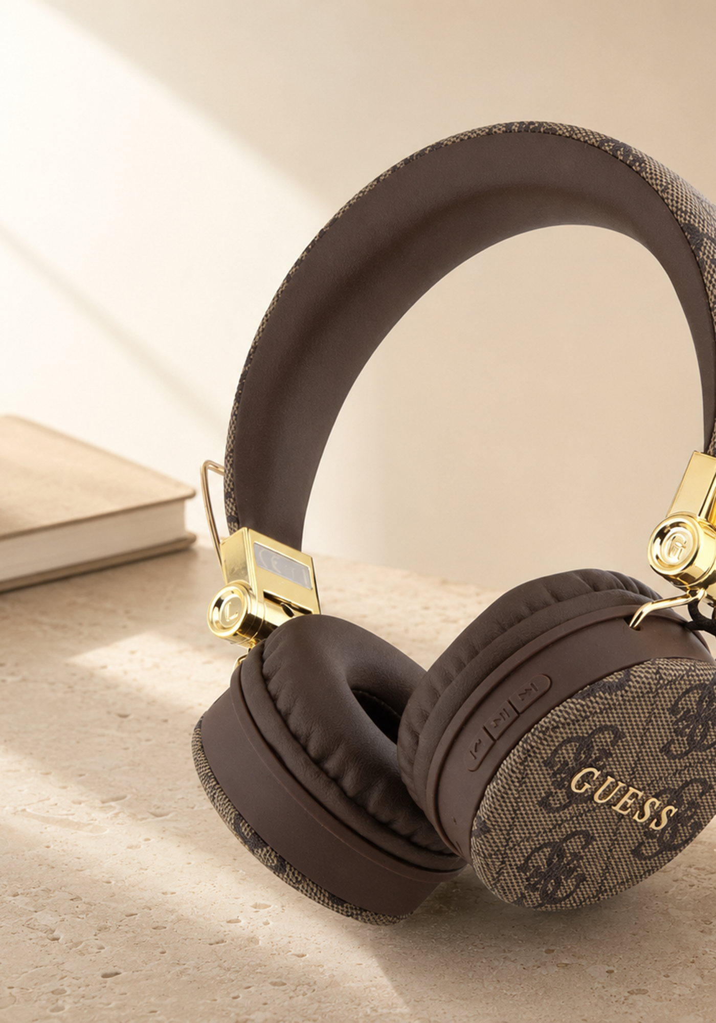 GUESS 4G Monogram Kablosuz Bluetooth Kulaklık – Kahverengi Gold