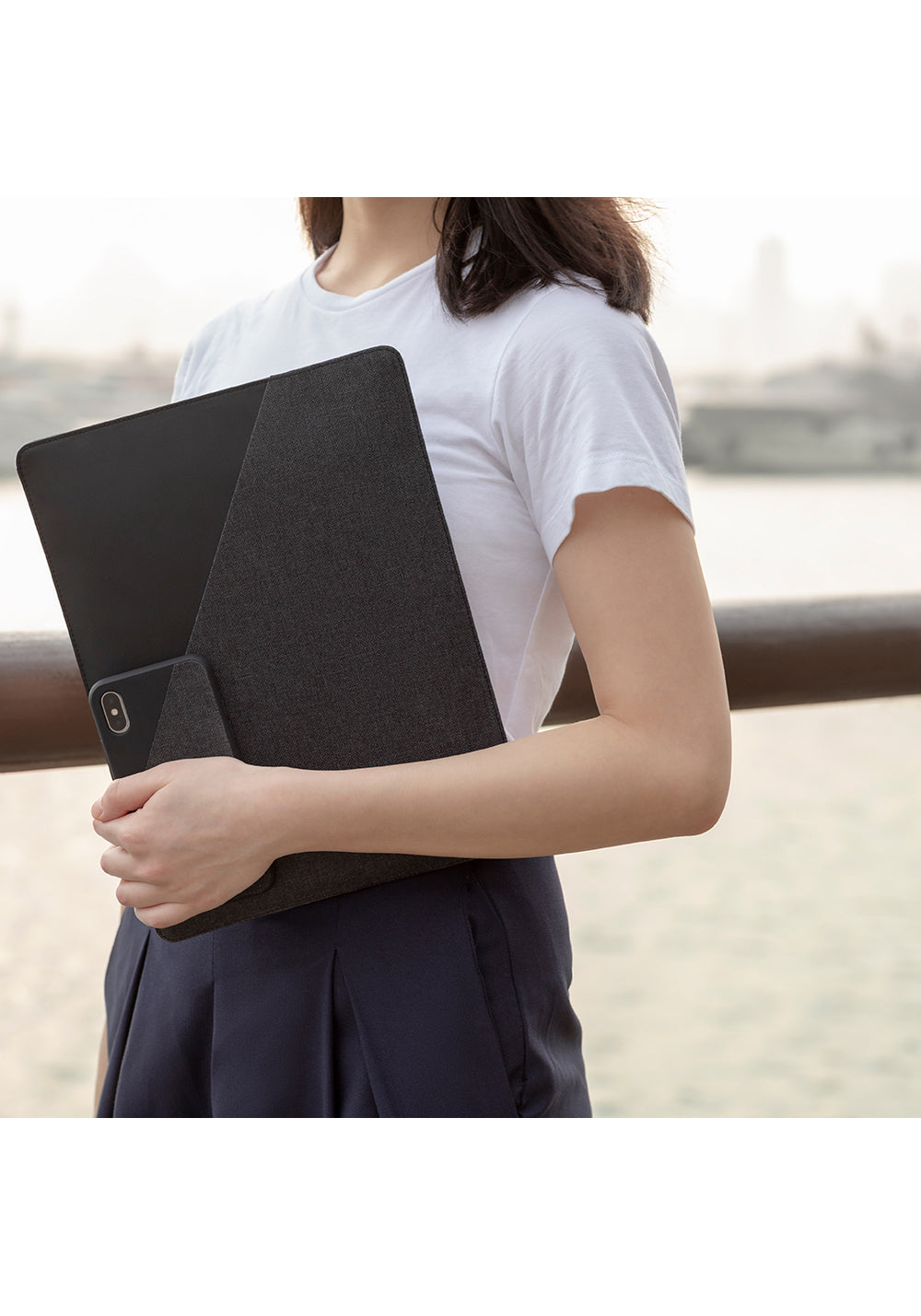 Native Union Stow Slim – 11 inç Tablet Çantası