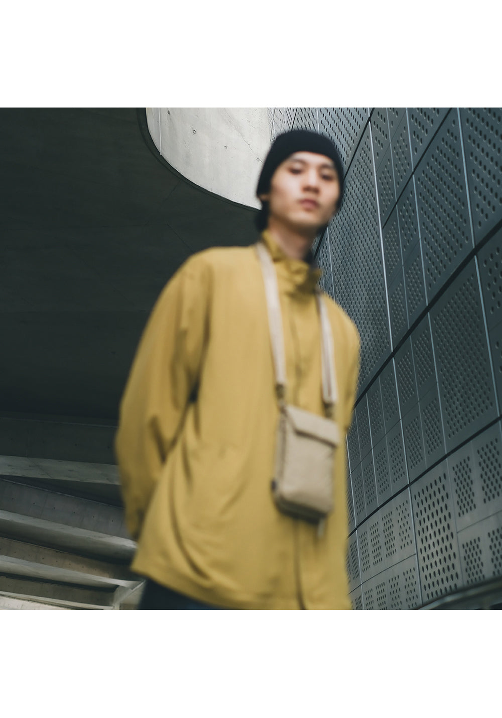 Skinarma Sling Pouch Juno Cross-Hatch – Çapraz Vücut Çantası