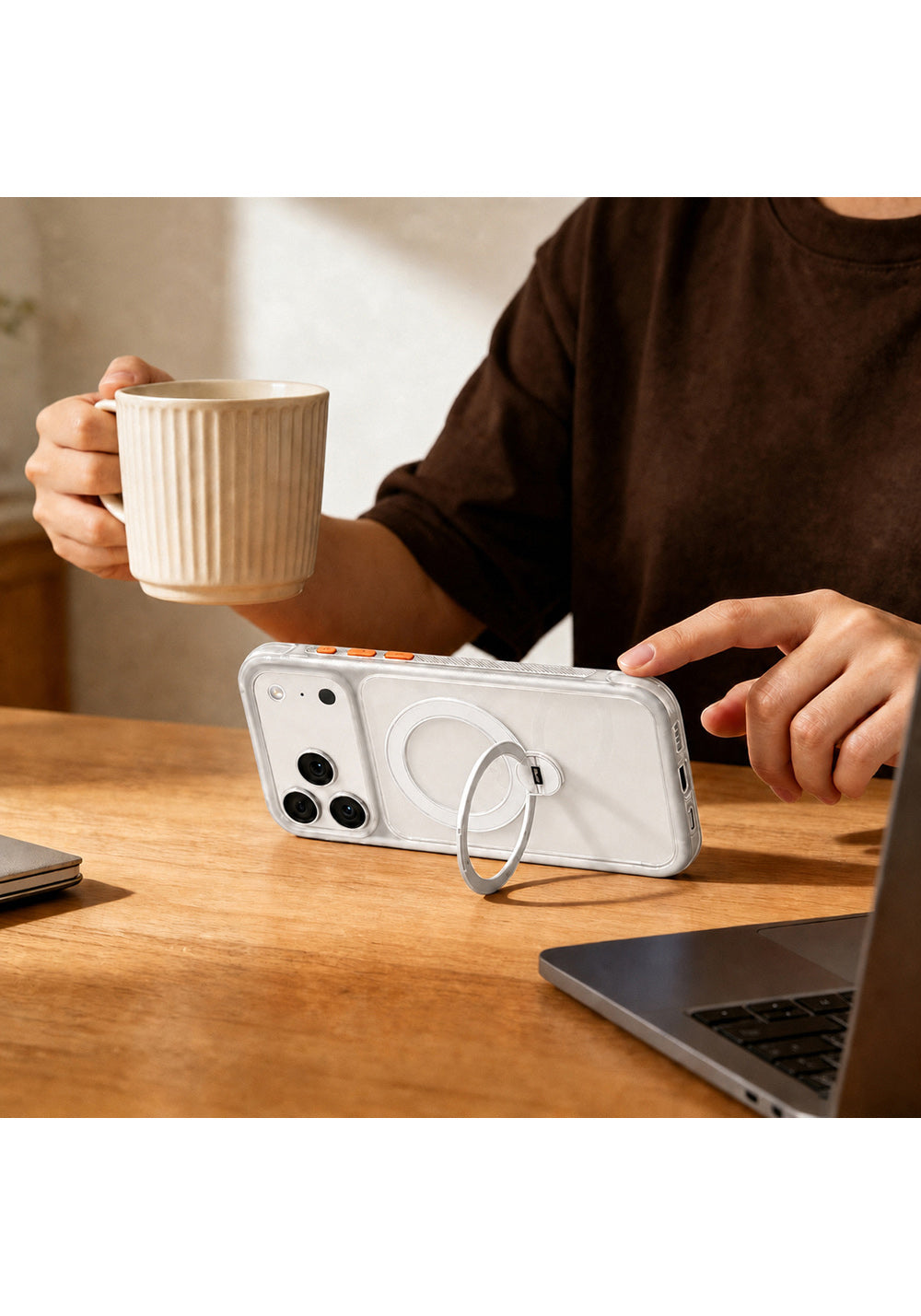 Mutural Standlı Air Shield – iPhone 18 Pro Max Kılıfı